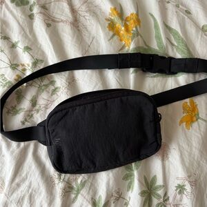 Lululemon mini belt bag black